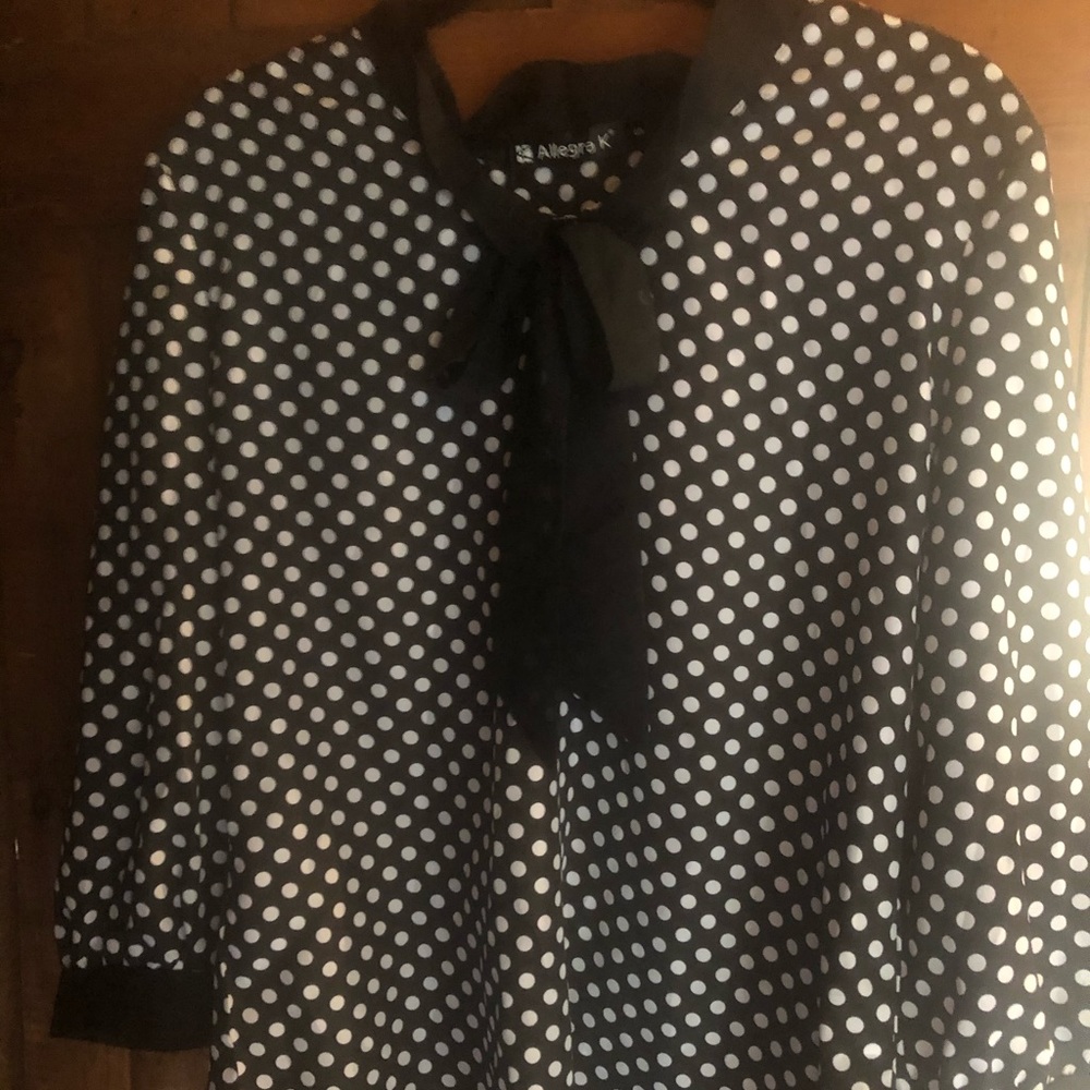 🌟👚Brand New Polka-dotted Blouse!👚🌟